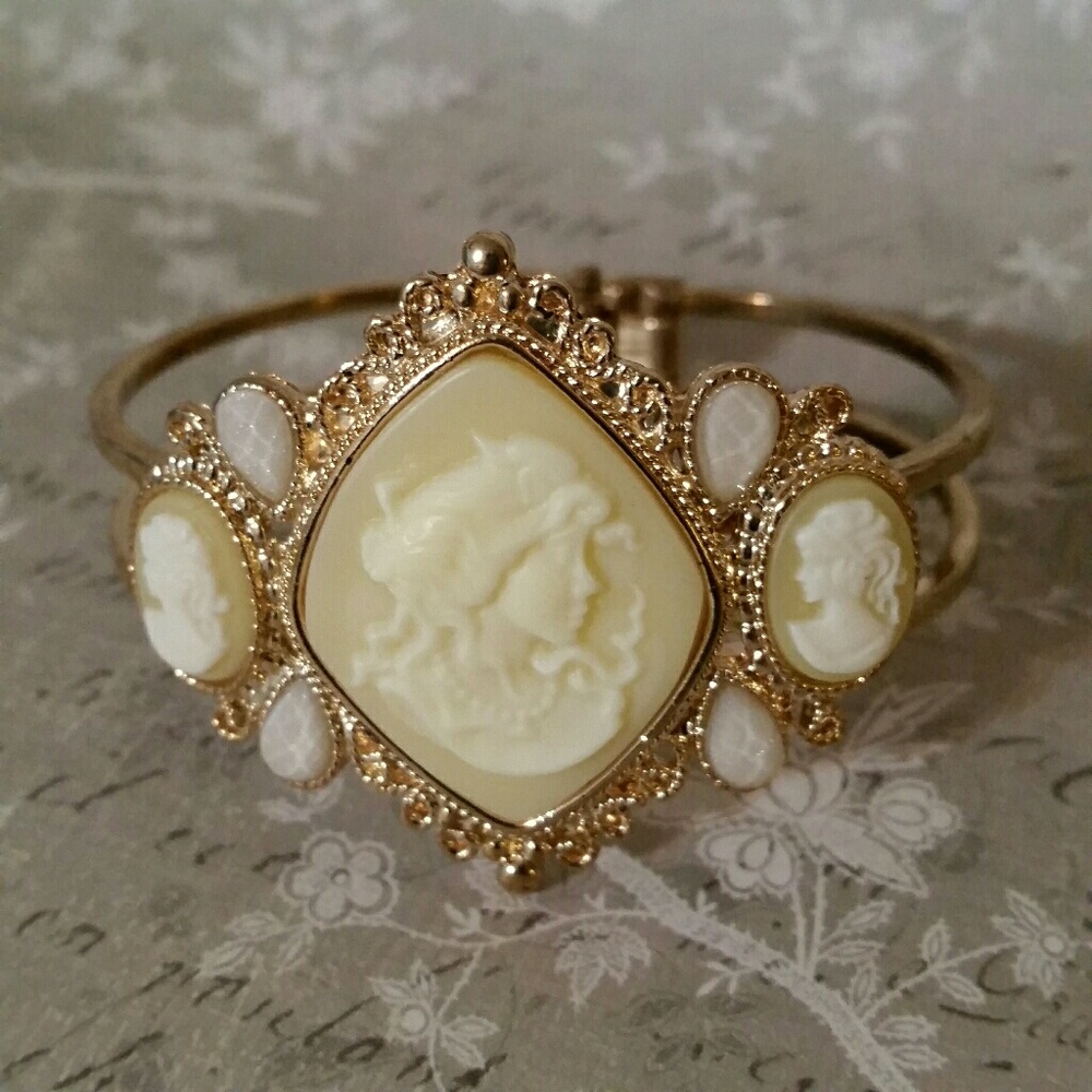 Palm Beach Jewelry Vintage Style Cameo Bracelet